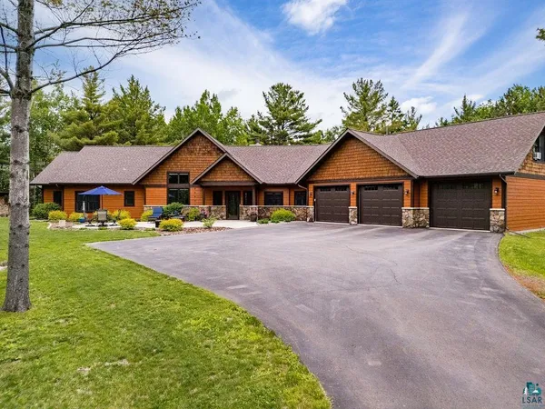 $899,900 | 1801 20th Avenue, Two Harbors, MN 55616