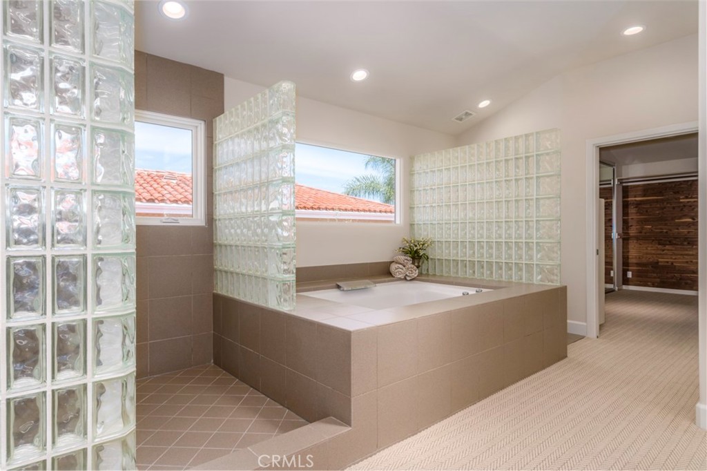 120 Via Trieste Newport Beach, CA 92663 - Photo 25 of 39 a bathroom with a sink and a bathtub