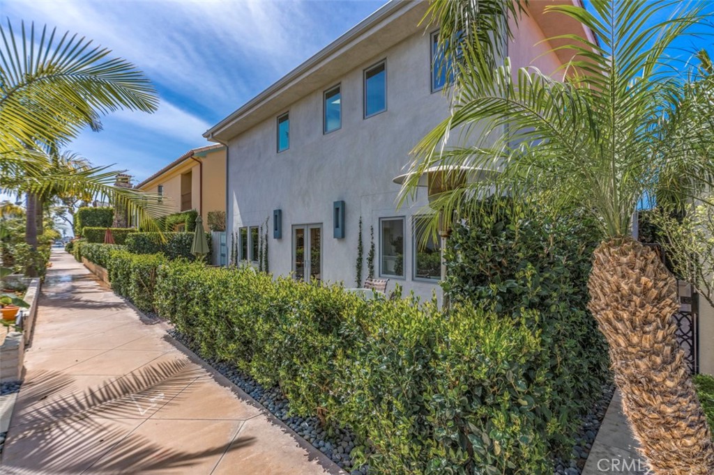 120 Via Trieste Newport Beach, CA 92663 - Photo 38 of 39 a view of a pathway with a house