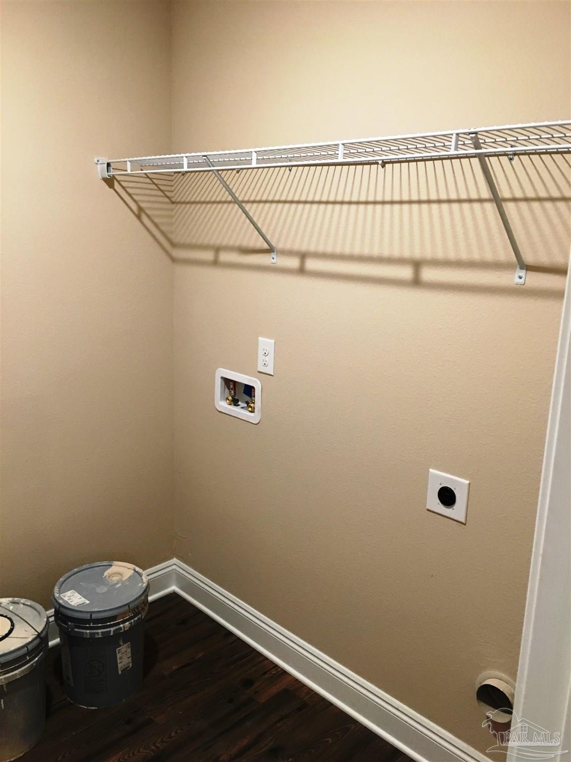5406 South A Jones Road Milton, FL 32583 - Photo 8 of 35 Here's a view of the laundry room.