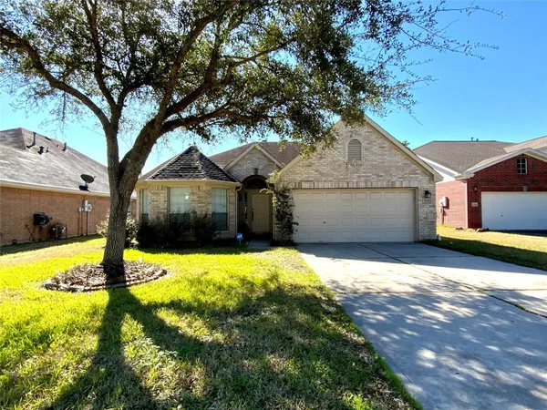 $2,550 | 8310 Diamond Way Court, Pearland, TX 77584