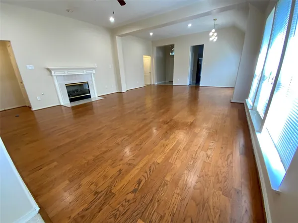 $2,550 | 8310 Diamond Way Court, Pearland, TX 77584