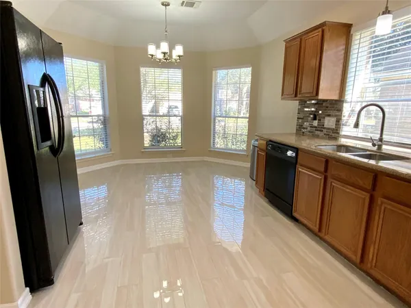 $2,550 | 8310 Diamond Way Court, Pearland, TX 77584