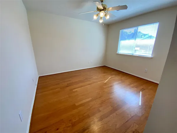 $2,550 | 8310 Diamond Way Court, Pearland, TX 77584