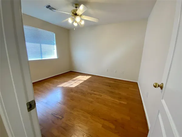 $2,550 | 8310 Diamond Way Court, Pearland, TX 77584