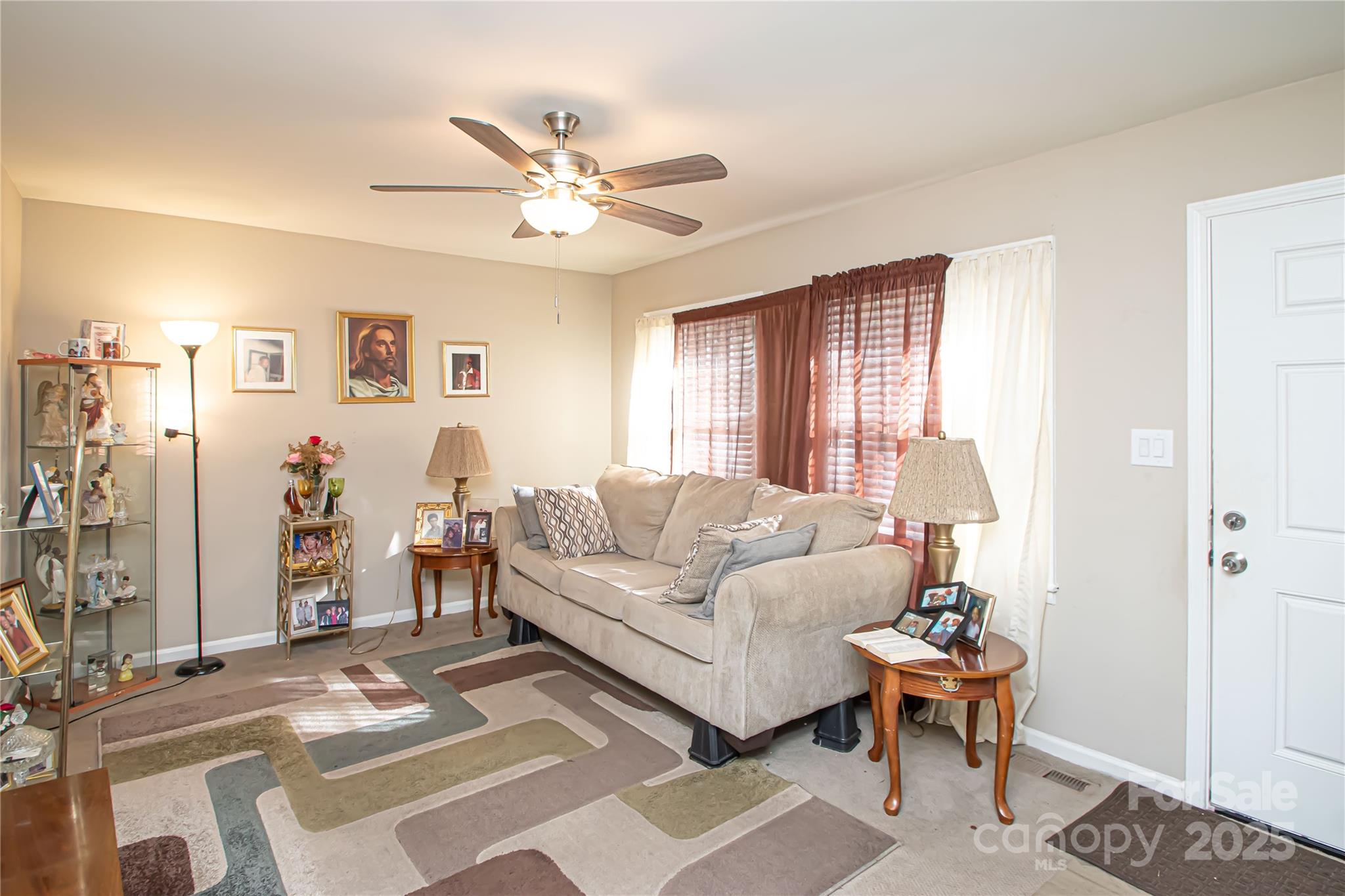 1741 Dallas Avenue Charlotte, NC 28205 - Photo 18 of 40 a living room with furniture and a window
