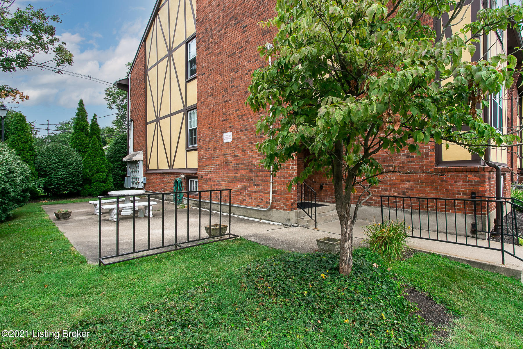 2300 Dundee Road, Unit 11 Louisville, KY 40205 - Photo 18 of 21 2300 Dundee Rd-21