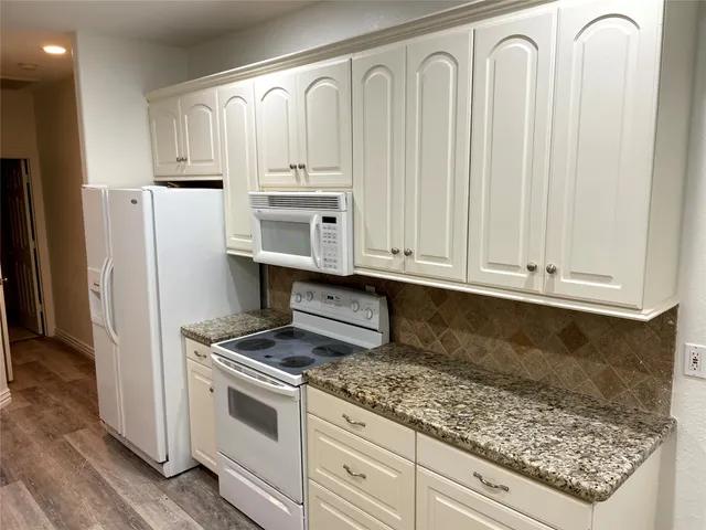 $2,005 | 13906 Fountainview Drive, Montgomery, TX 77356