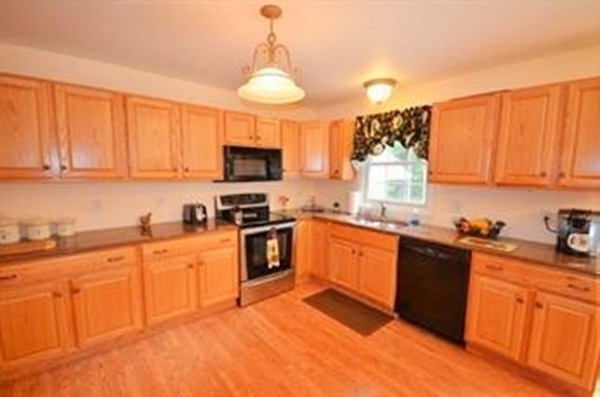 552 Ryan Road Northampton, MA 01062 - Photo 8 of 29