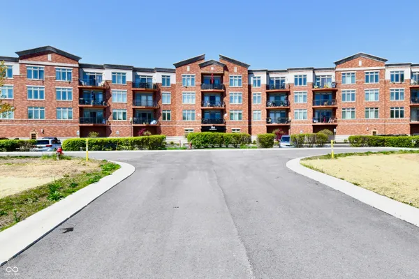 $355,000 | 20971 Shoreline Court, Unit 302, Noblesville, IN 46062