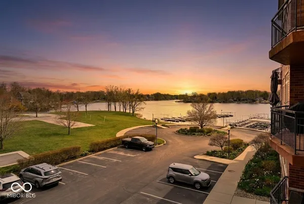 $355,000 | 20971 Shoreline Court, Unit 302, Noblesville, IN 46062