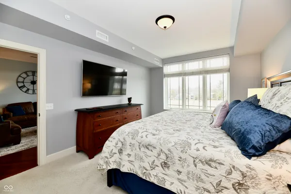 $355,000 | 20971 Shoreline Court, Unit 302, Noblesville, IN 46062