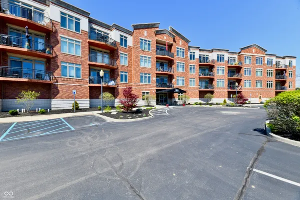 $355,000 | 20971 Shoreline Court, Unit 302, Noblesville, IN 46062