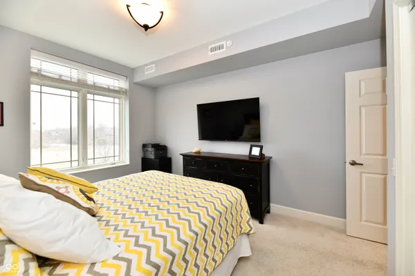 $355,000 | 20971 Shoreline Court, Unit 302, Noblesville, IN 46062