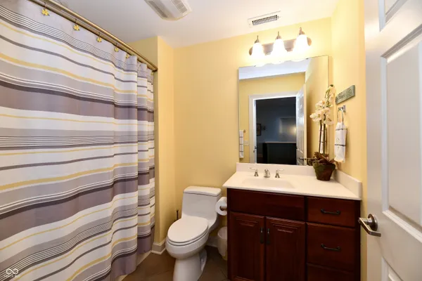 $355,000 | 20971 Shoreline Court, Unit 302, Noblesville, IN 46062