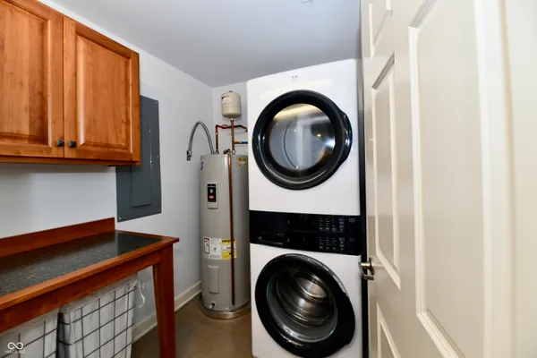 $355,000 | 20971 Shoreline Court, Unit 302, Noblesville, IN 46062