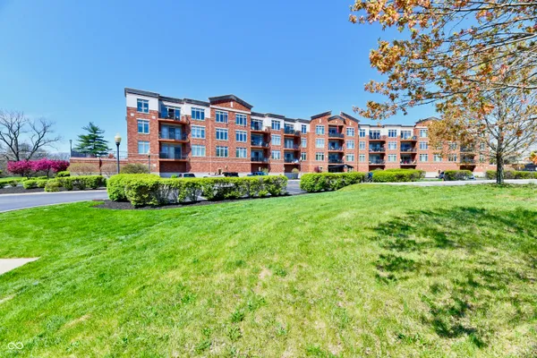 $355,000 | 20971 Shoreline Court, Unit 302, Noblesville, IN 46062