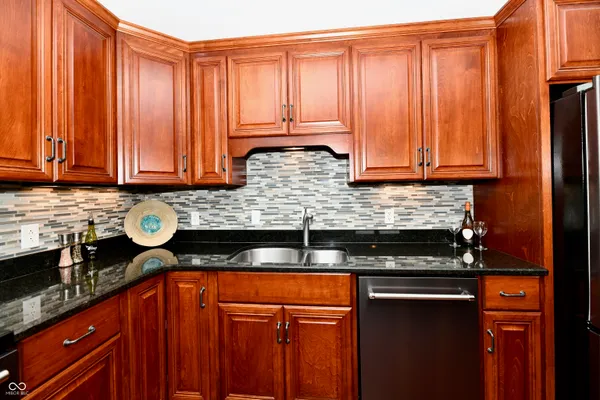 $355,000 | 20971 Shoreline Court, Unit 302, Noblesville, IN 46062