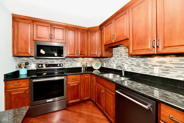 $355,000 | 20971 Shoreline Court, Unit 302, Noblesville, IN 46062