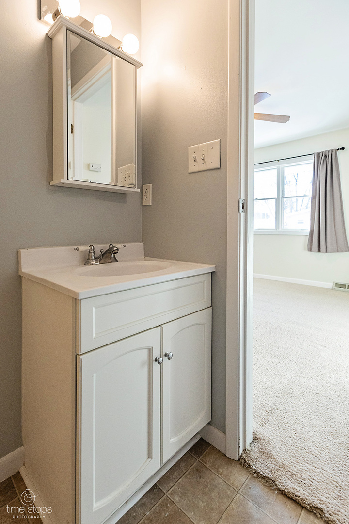 767 Adams Street Ottawa, IL 61350 - Photo 11 of 28 a utility room with dryer and washer