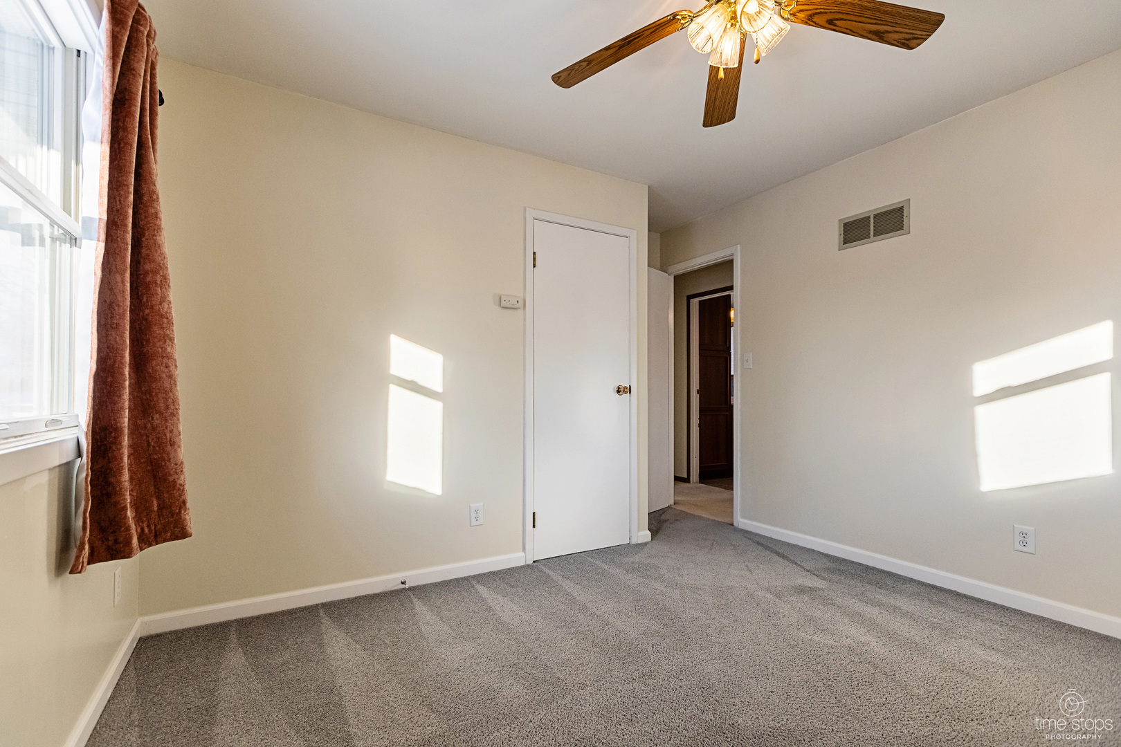 767 Adams Street Ottawa, IL 61350 - Photo 15 of 28 an empty room with windows and closet