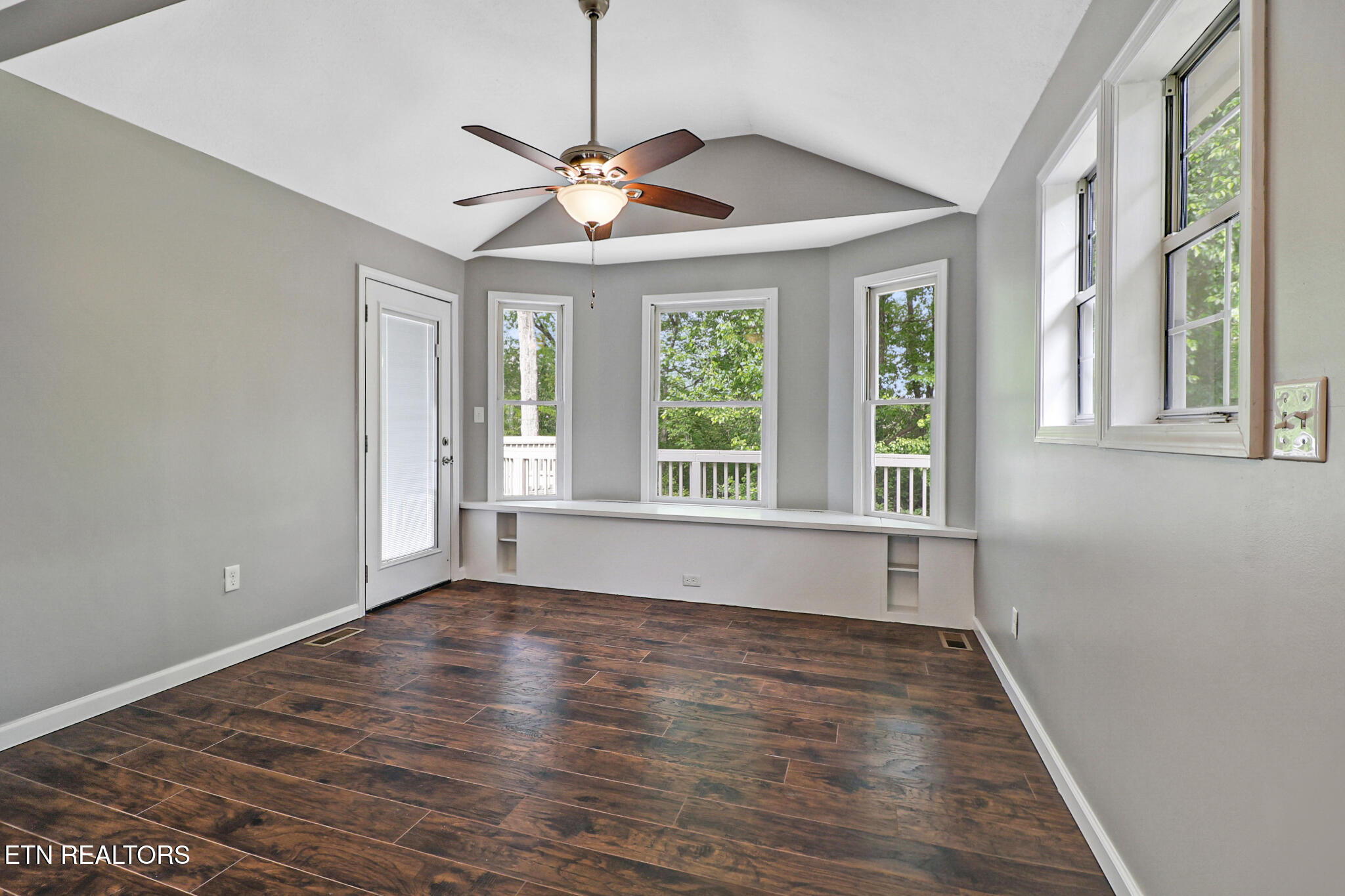 32 Rhododendron Circle Crossville, TN 38555 - Photo 12 of 36 n44a5932-n44a5936