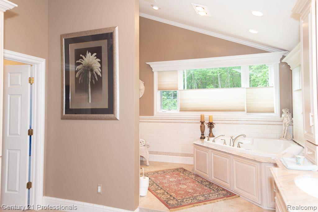 5800 Lost Lane Rochester, MI 48306 - Photo 33 of 51 Gallery Image 33