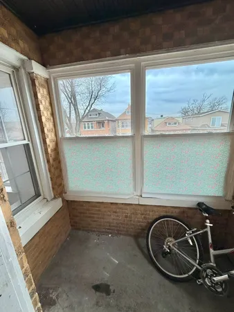 $1,700 | 4727 South Harding Avenue, Unit 2, Chicago, IL 60632