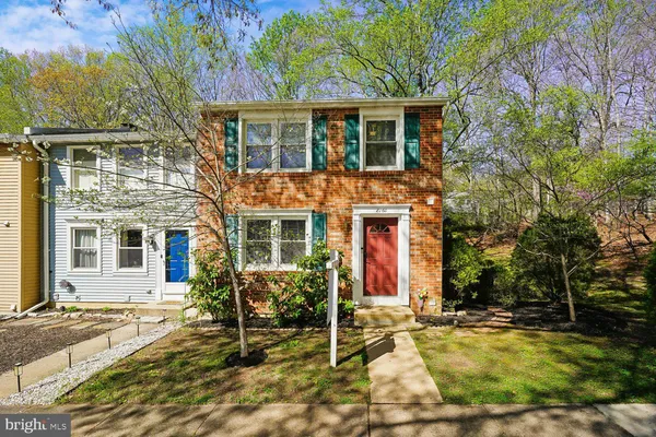 $575,000 | 8160 Curving Creek Court, Springfield, VA 22153