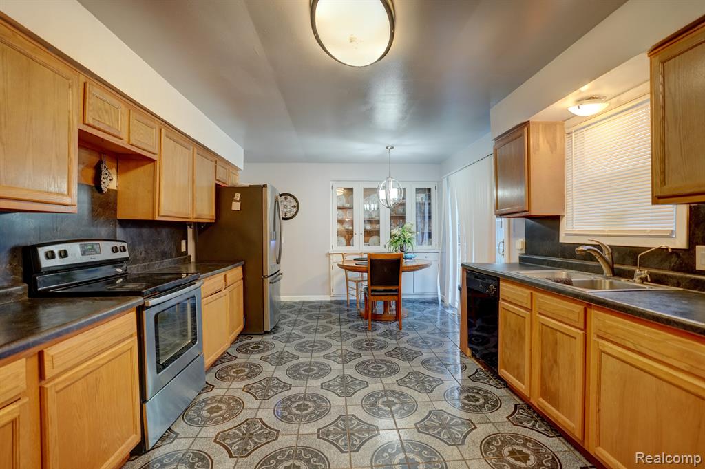 4048 West Carpenter Road Flint, MI 48504 - Photo 8 of 17