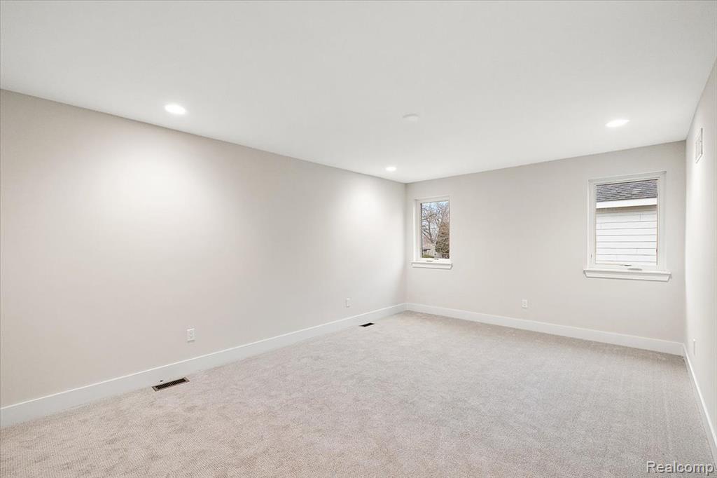 2921 Walsh Drive Rochester, MI 48309 - Photo 40 of 64