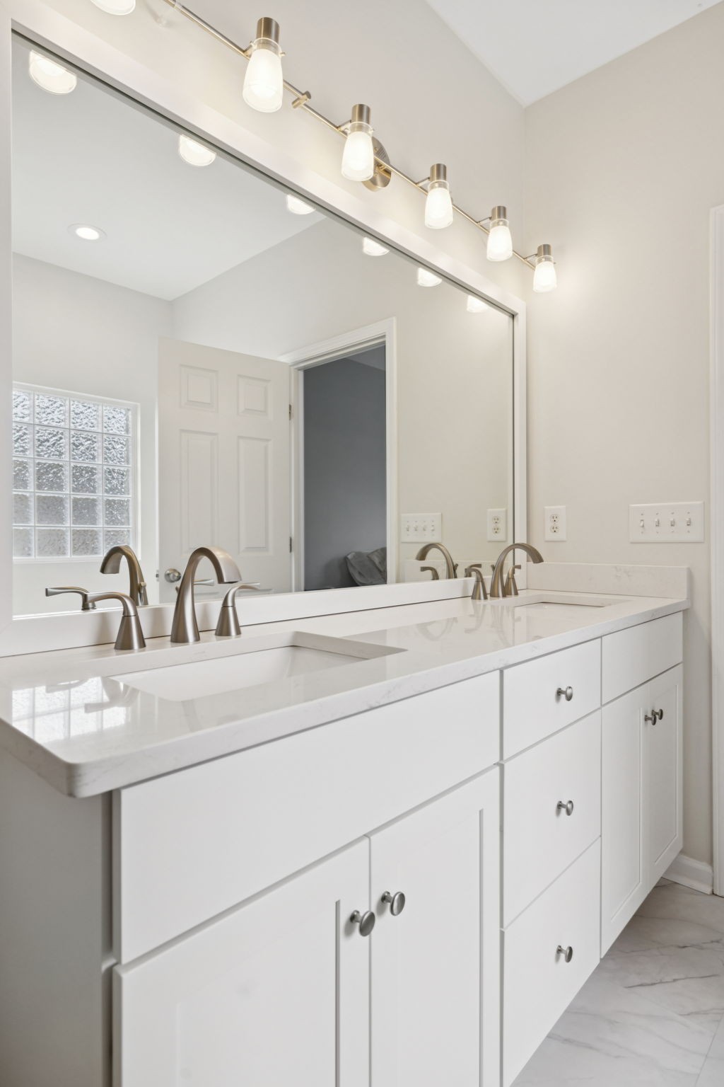4060 Sequoia Trail Spring Hill, TN 37174 - Photo 20 of 41 a bathroom with double sink and a mirror