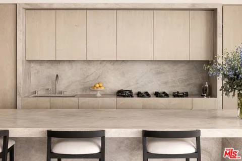 $5,550,000 | 9200 Wilshire Boulevard, Unit 306W, Beverly Hills, CA 90212