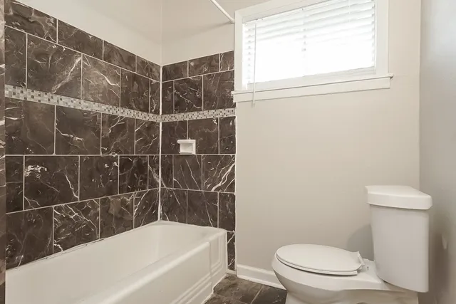 $1,960 | 2505 Texas Avenue, Dickinson, TX 77539