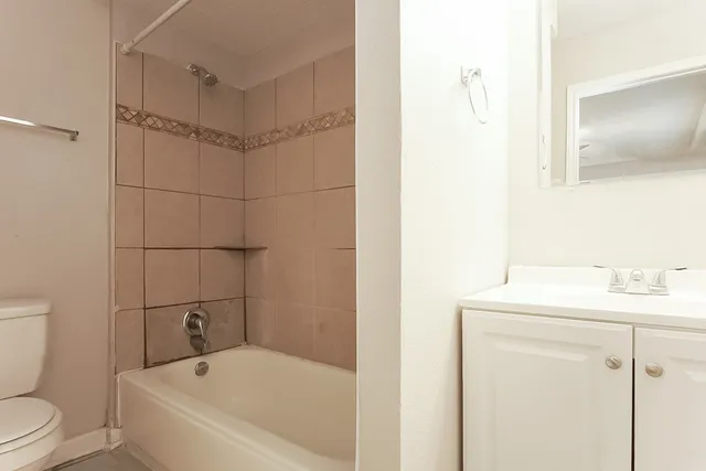 $1,960 | 2505 Texas Avenue, Dickinson, TX 77539