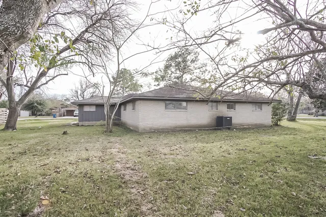 $1,960 | 2505 Texas Avenue, Dickinson, TX 77539