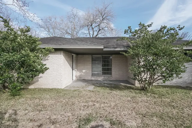 $1,960 | 2505 Texas Avenue, Dickinson, TX 77539