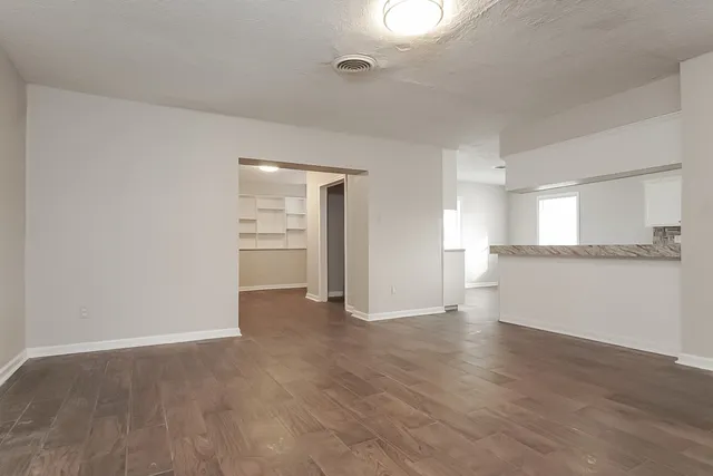 $1,960 | 2505 Texas Avenue, Dickinson, TX 77539