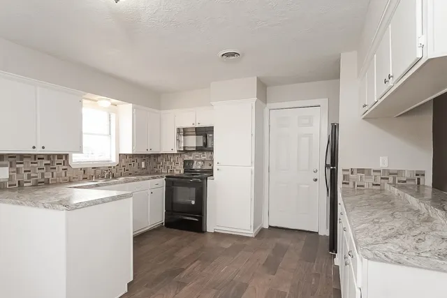 $1,960 | 2505 Texas Avenue, Dickinson, TX 77539