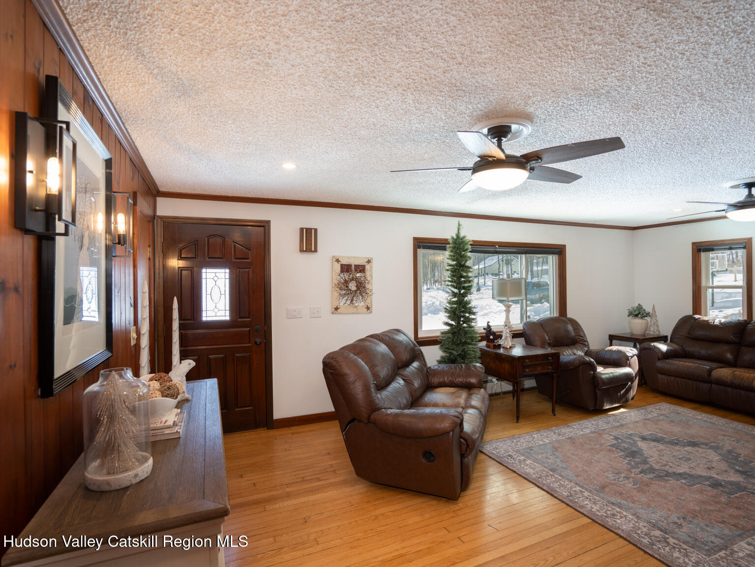 84 Hill Road East Nassau, NY 12062 - Photo 2 of 24 Entry/Living Room