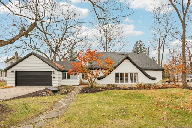 $385,000 | 812 Center Street, Lake Geneva, WI 53147