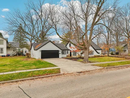 $385,000 | 812 Center Street, Lake Geneva, WI 53147