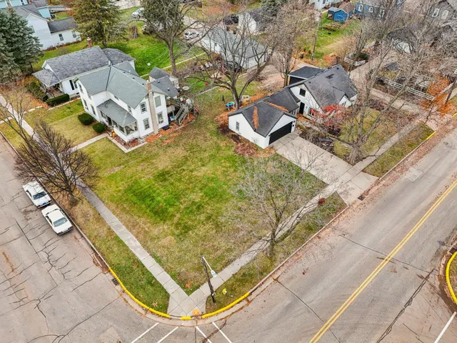$385,000 | 812 Center Street, Lake Geneva, WI 53147