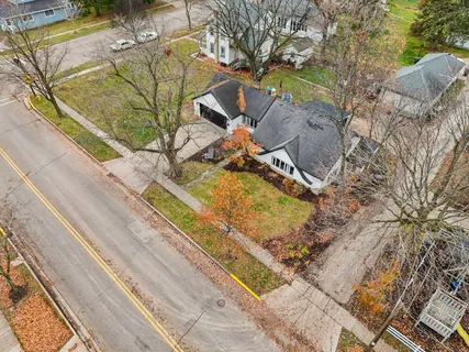 $385,000 | 812 Center Street, Lake Geneva, WI 53147