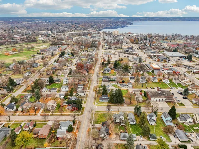 $385,000 | 812 Center Street, Lake Geneva, WI 53147