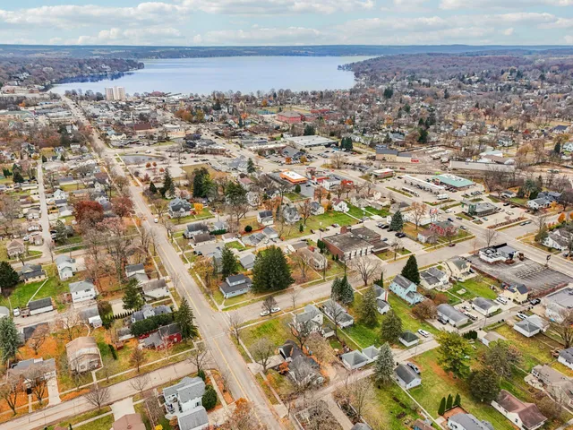 $385,000 | 812 Center Street, Lake Geneva, WI 53147