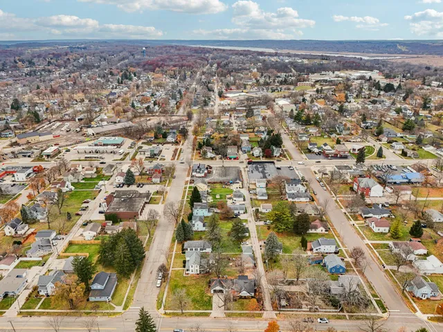 $385,000 | 812 Center Street, Lake Geneva, WI 53147