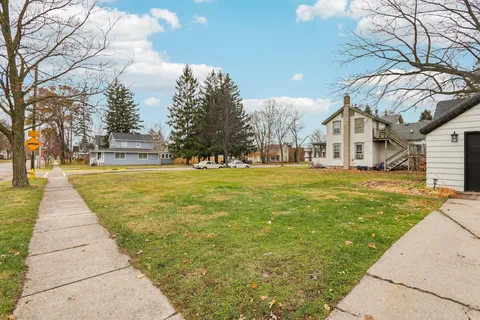 $385,000 | 812 Center Street, Lake Geneva, WI 53147