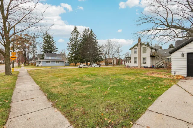 $385,000 | 812 Center Street, Lake Geneva, WI 53147
