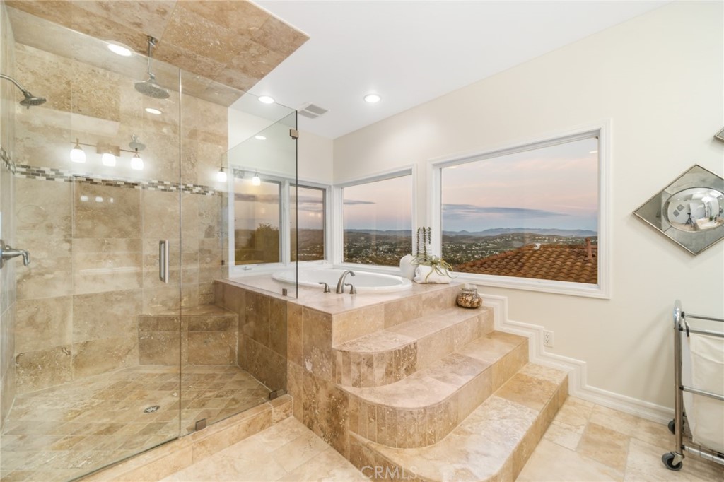 81 Marbella San Clemente, CA 92673 - Photo 6 of 65 Primary bath